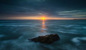 Alba sull'oceano