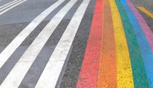 Strisce stradali colorate