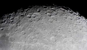 Illustrazione della superficie lunare (Depositphotos foto) - www.aerospacecue.it