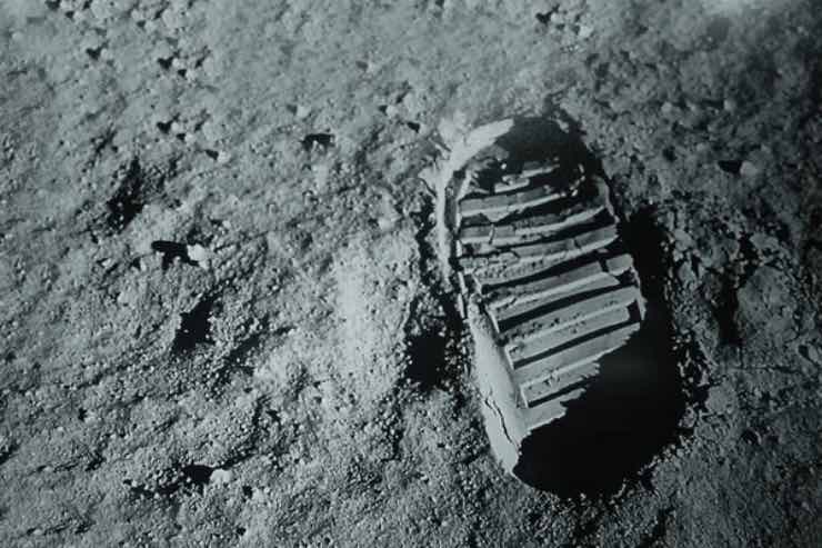 Missioni Luna sicure modo eliminare polvere spaziale