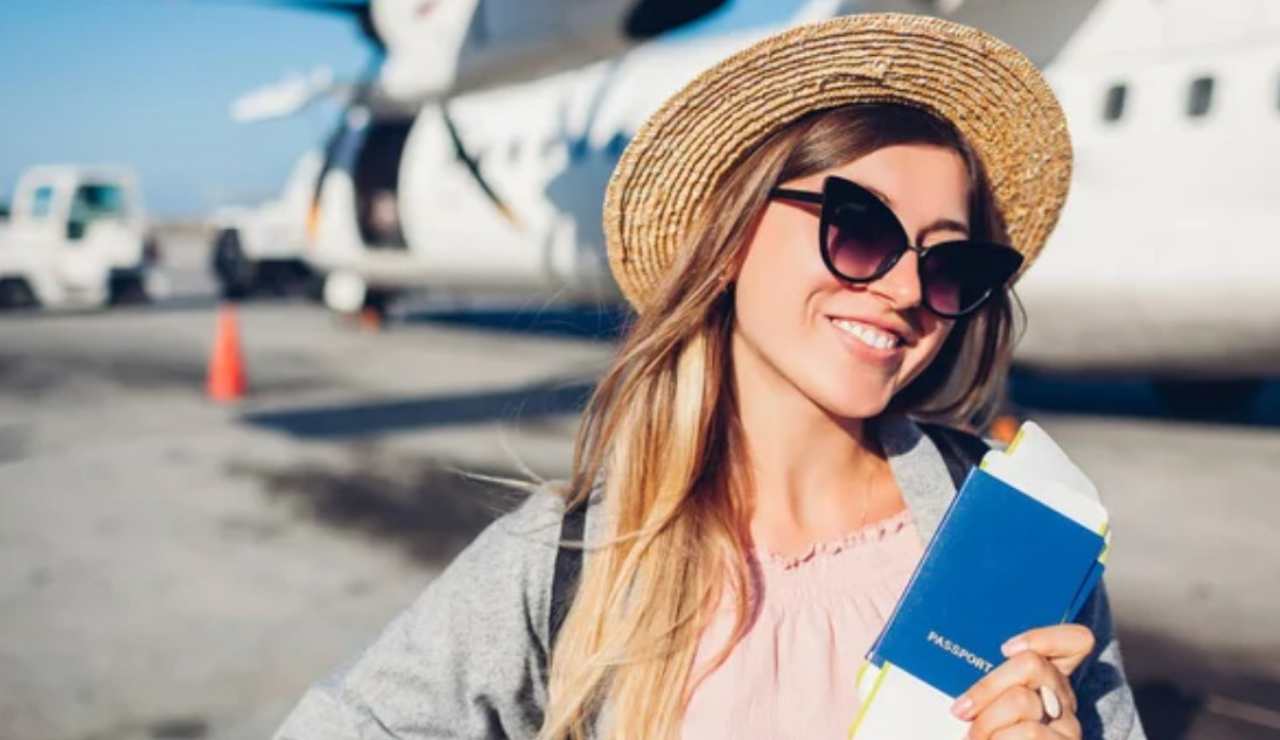 Ragazza in viaggio (Depositphotos foto)
