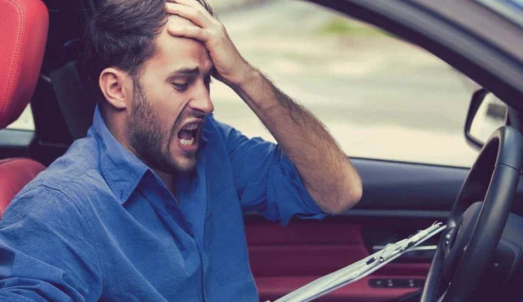 Automobilista preoccupato