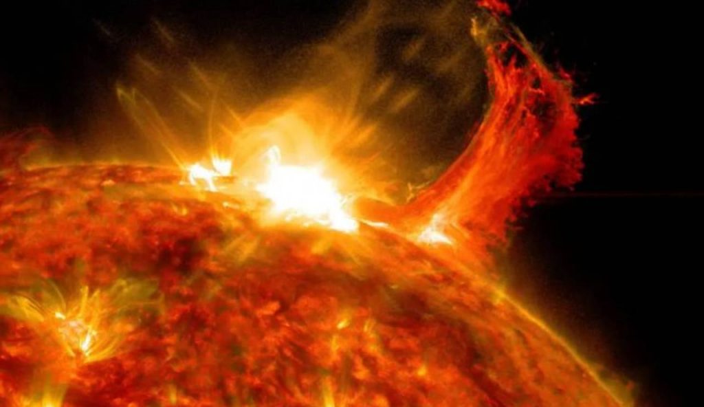 Brillamento solare (NASA foto) - www.aerospacecue.it