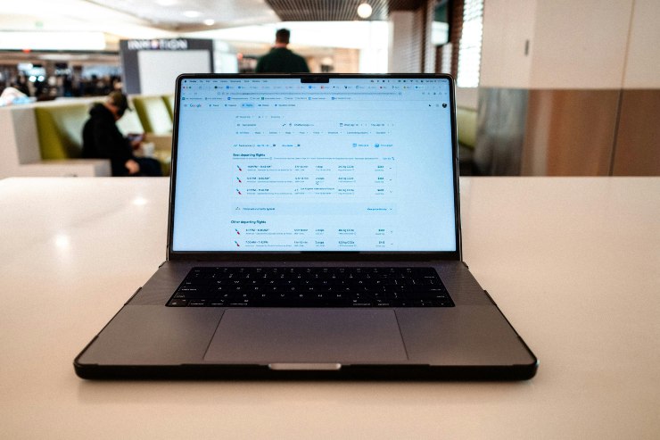 Illustrazione di alcune prenotazioni sul PC (Pexels FOTO) - www.aerospacecue.it