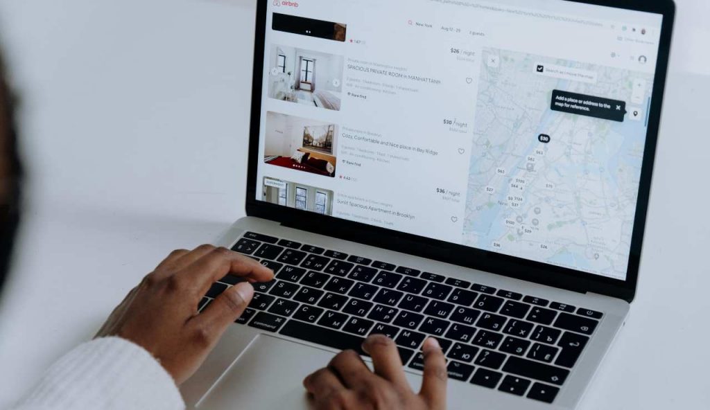 Illustrazione di una prenotazione online (Pexels FOTO) - www.aerospacecue.it