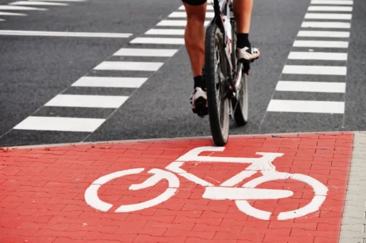 Ciclista in strada