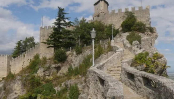 Il passo delle streghe a San Marino (Depositphotos foto) - www.aerospacecue.it