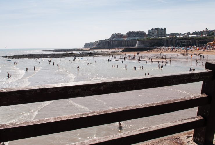 Illustrazione di Broadstairs (Canva FOTO) - aerospacecue.it