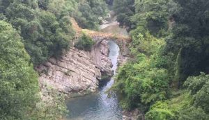Illustrazione di un fiume nel Cilento (Canva FOTO) - aerospacecue.it