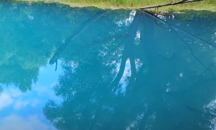 Le acque cristalline (Infinity View - Abruzzo - youtube screenshot) - www.aerospacecue.it