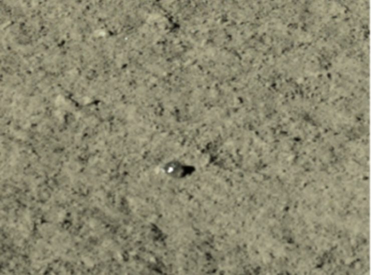 Sfera di vetro sulla Luna