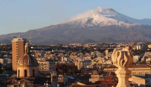 Illustrazione dell'Etna (Canva FOTO) - aerospacecue.it