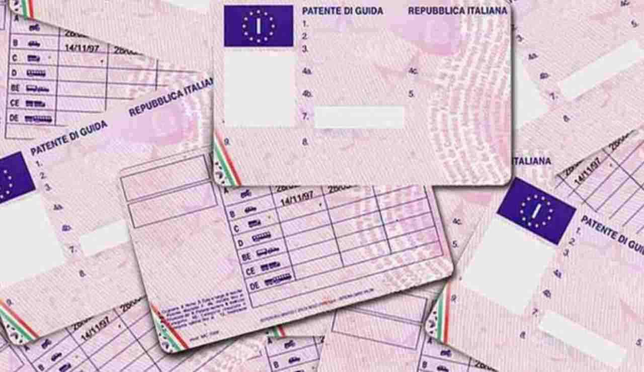 Patente (Ministero delle Infrastrutture e dei Trasporti foto) - www.aerospacecue.it