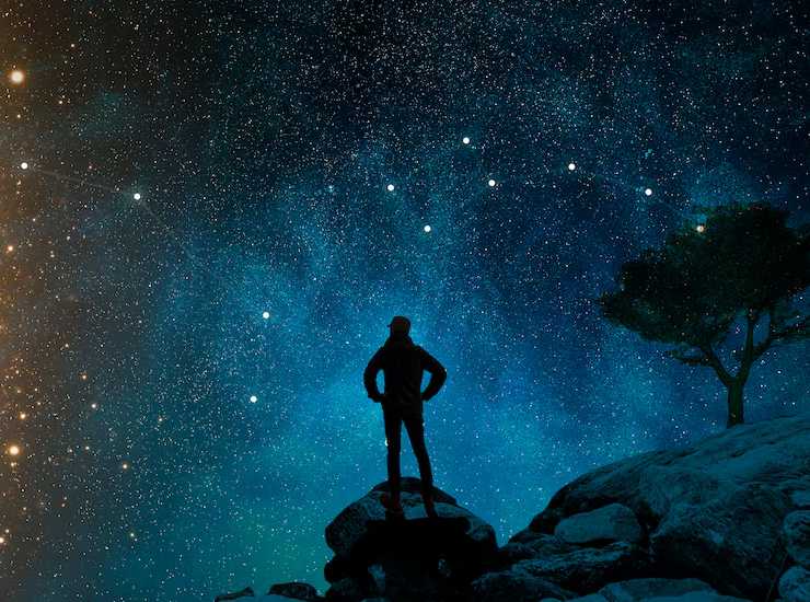 Persona osserva le stelle