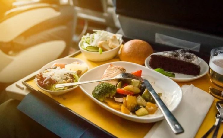 Cibo in aereo (Depositphotos foto) - www.aerospacecue.it