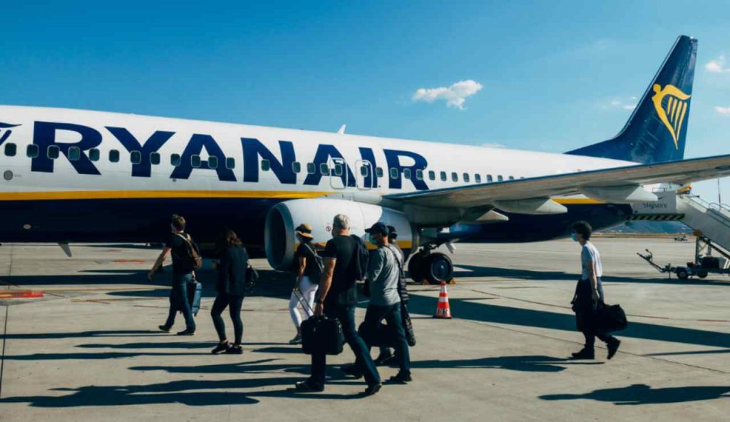 Illustrazione di un aereo Ryanair (Canva FOTO) - aerospacecue.it