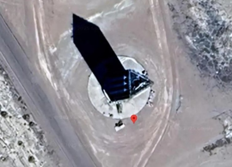 La misteriosa torre (Google Maps foto) - www.aerospacecue.it