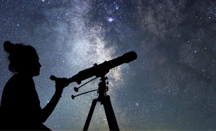 Illustrazione di un telescopio (Canva foto)-aerospacecue.it