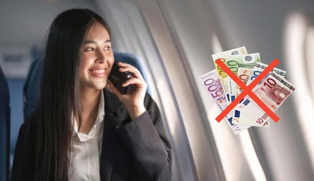 Donna in aereo e risparmio (Depositphotos foto) - www.aerospacecue.it