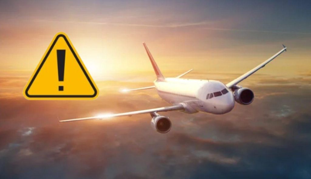 Aereo in volo e pericoli (Depositphotos foto) - www.aerospacecue.it