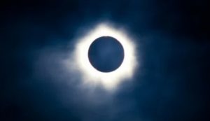 Eclissi totale di Sole (Depositphotos foto) - www.aerospacecue.it