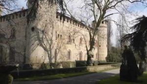 Il bellissimo castello (Rai - youtube screenshot) - www.aerospacecue.it