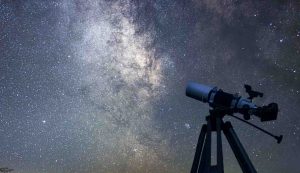 Illustrazione di un telescopio (Canva foto)-aerospacecue.it