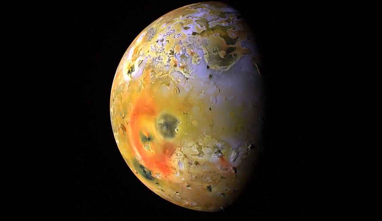 Io (NASA SSE foto) - www.aerospacecue.it