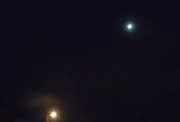 L'oggetto in cielo (stuknightdj - tiktok screenshot) - www.aerospacecue.it
