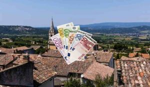 Paese e soldi (Depositphotos foto) - www.aerospacecue.it