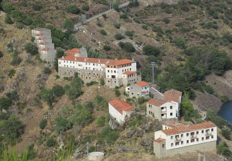 Salto de Castro (Balles2601 - wikimedia commons - CC BY-SA 4.0) - www.aerospacecue.it