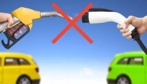 Auto e rifornimenti (Depositphotos foto) - www.aerospacecue.it