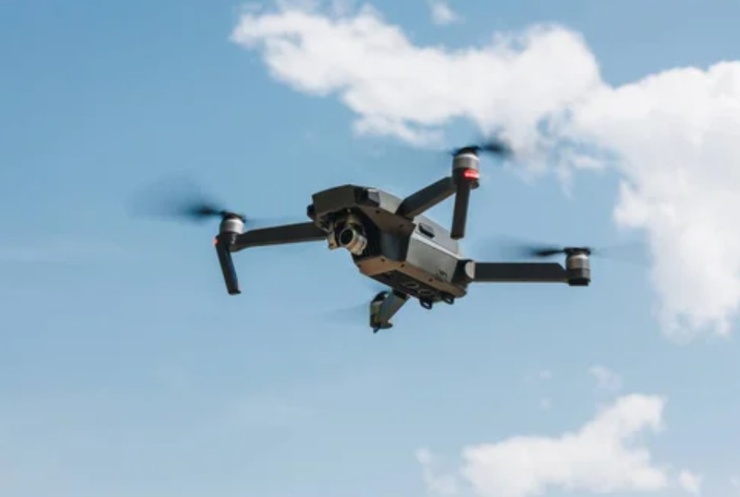 Drone in volo (Depositphotos foto) - www.aerospacecue.it