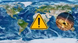 Terra e buco nero (Depositphotos foto) - www.aerospacecue.it