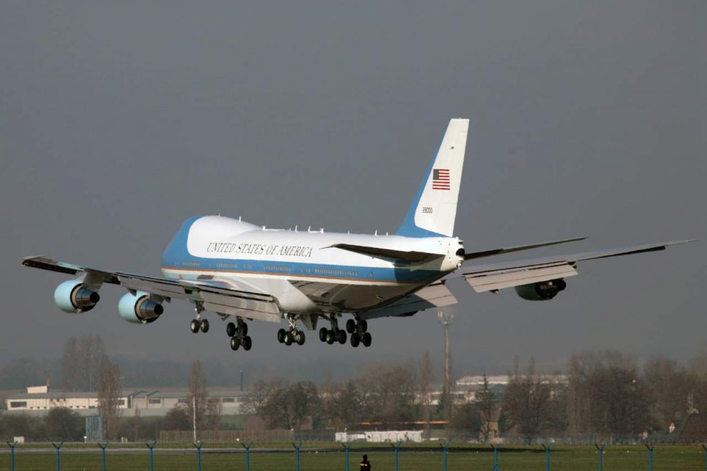 Air Force One: cosa ha causato il rientro dell’aereo di Trump diretto a Davos