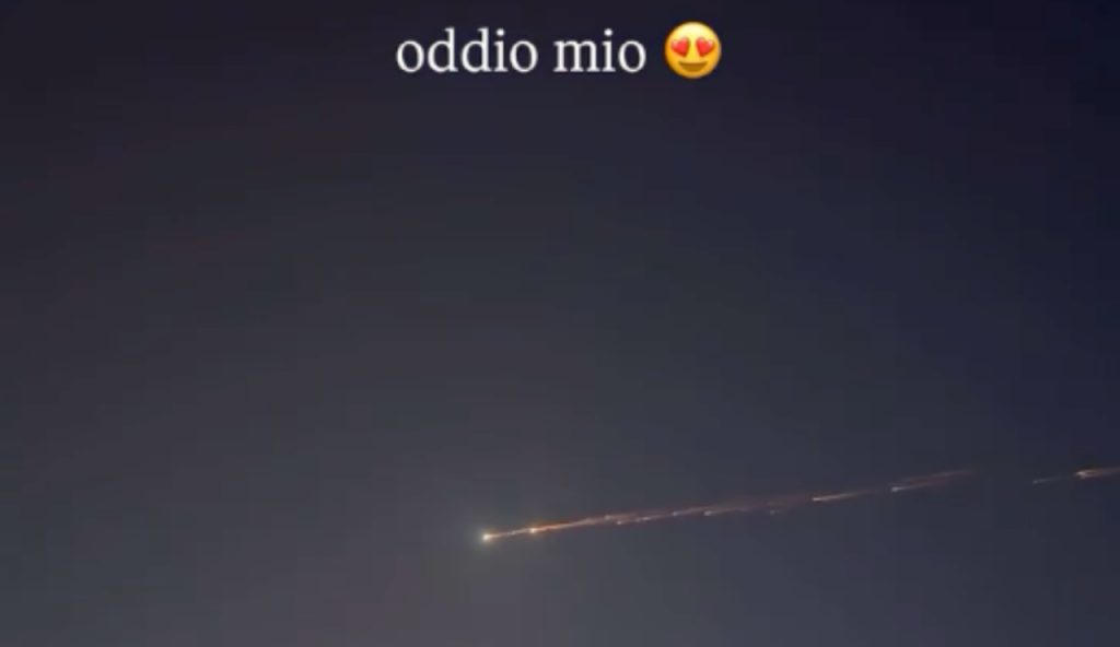 Scia luminosa nei cieli del Sud Italia all’alba di questa mattina: ecco le ipotesi più probabili