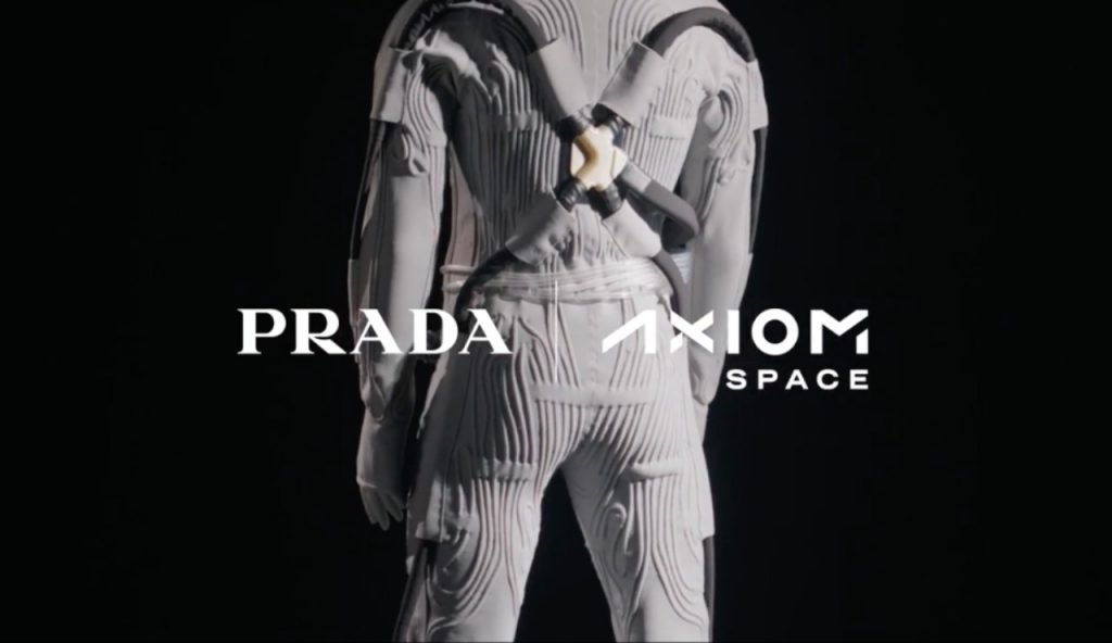 Prada e Axiom Space svelano lo strato interno della tuta lunare AxEMU che useranno gli astronauti Artemis